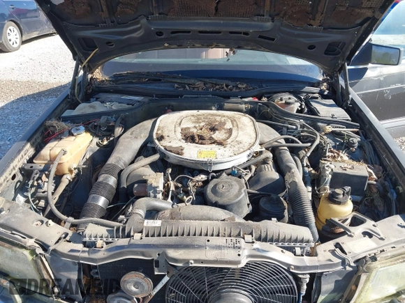 1986 Mercedes-Benz 560 z VIN WDBCA45D7GA200289, wystawiony jako IAAI lot #42313986 z przebiegiem 203 457 mil mil oraz . Historia ofert i sprzedaży dostępna na DreamBid. Obrazek 10.