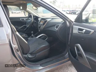 2012 Hyundai Veloster w/Gray Int z VIN KMHTC6AD1CU081754, wystawiony jako IAAI lot #42421889 z przebiegiem 99 593 mil mil oraz . Historia ofert i sprzedaży dostępna na DreamBid. Obrazek 5.
