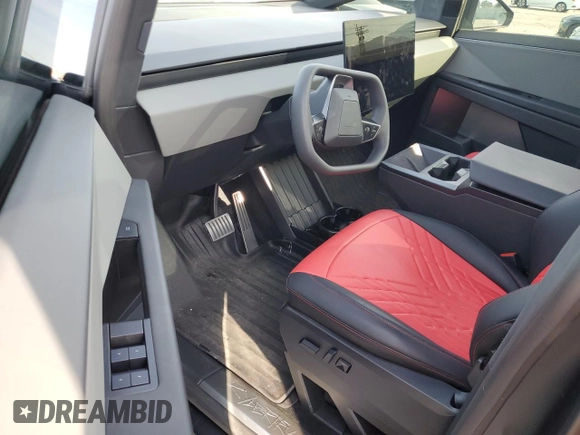2024 Tesla Cybertruck z VIN 7G2CEHED1RA050360, wystawiony jako Copart lot #50245885 z przebiegiem Nie podano mil oraz Szkoda całkowita • Salvage title. Historia ofert i sprzedaży dostępna na DreamBid. Obrazek 8.
