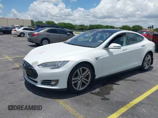 2013 Tesla Model S with VIN 5YJSA1CG4DFP21658, listed as a IAAI auction lot 42398609 with 116,068 mi miles and . Bid and sale history available at DreamBid. Image 19.