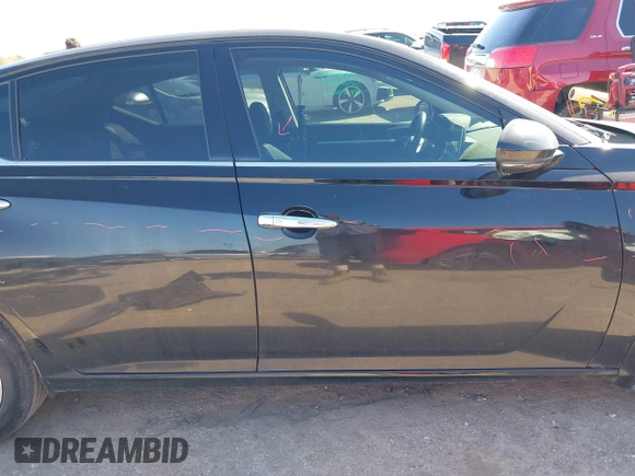 2019 Nissan Altima 2.5 SV with VIN 1N4BL4DVXKN306325, listed as a IAAI auction lot 41731601 with 66,883 mi miles. Bid and sale history available at carsss.com. Image 13.