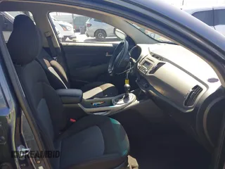 2016 Kia Sportage LX with VIN KNDPB3AC3G7838754, listed as a IAAI auction lot 42004172 with 184,857 mi miles. Bid and sale history available at carsss.com. Image 5.