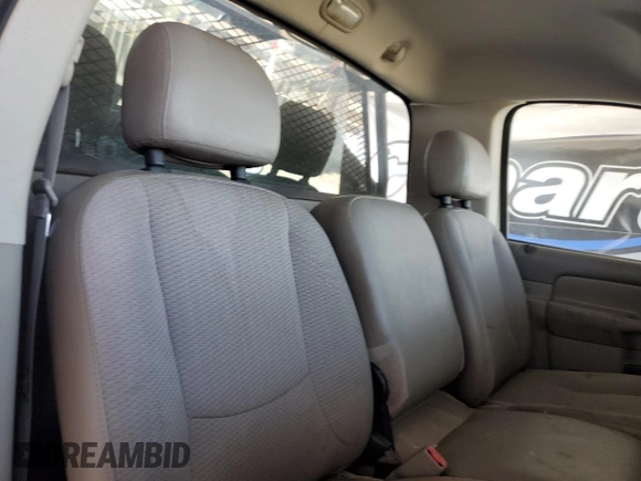 2005 Dodge 2500 ST z VIN 3D7KS26D15G806379, wystawiony jako Copart lot #60137585 z przebiegiem 122 103 mil mil oraz Czysty tytuł • Clean title. Historia ofert i sprzedaży dostępna na DreamBid. Obrazek 10.
