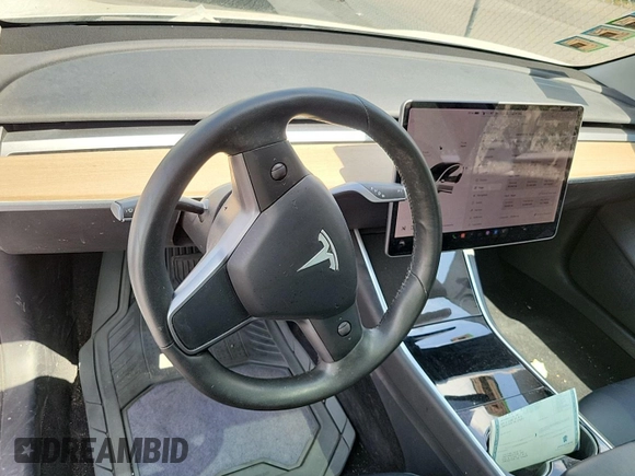 2020 Tesla Model 3 Long Range z VIN 5YJ3E1EB3LF646315, wystawiony jako IAAI lot #42398524 z przebiegiem 51 652 mil mil oraz . Historia ofert i sprzedaży dostępna na DreamBid. Obrazek 21.