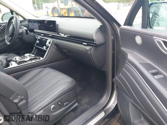 2025 Genesis GV80 Standard z VIN KMUHFESB7SU241172, wystawiony jako IAAI lot #42208893 z przebiegiem 7748 mil mil oraz . Historia ofert i sprzedaży dostępna na DreamBid. Obrazek 5.