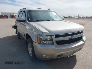 2008 Chevrolet Tahoe 3LT z VIN 1GNFK13018J213428, wystawiony jako IAAI lot #42236022 z przebiegiem 182 725 mil mil oraz . Historia ofert i sprzedaży dostępna na DreamBid. Obrazek 1.