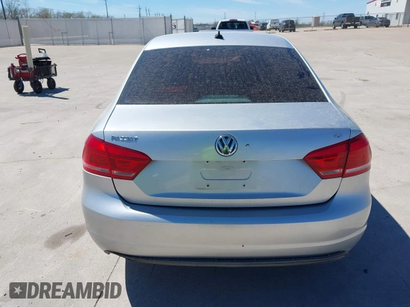 2014 Volkswagen Passat S z VIN 1VWAT7A32EC120334, wystawiony jako IAAI lot #41797929 z przebiegiem 162 246 mil mil oraz . Historia ofert i sprzedaży dostępna na DreamBid. Obrazek 16.