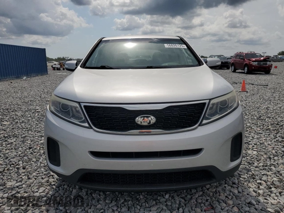 2015 Kia Sorento LX with VIN 5XYKT3A65FG555890, listed as a Copart auction lot 56026125 with 102,034 mi miles and Clean Title. Bid and sale history available at DreamBid. Image 5.