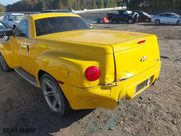 2004 Chevrolet SSR LS with VIN 1GCES14P24B109650, listed as a IAAI auction lot 40680359 with 28,279 mi miles. Bid and sale history available at carsss.com. Image 6.