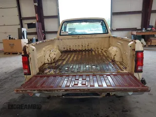 1987 Dodge Dakota z VIN 1B7GN14M1HS486188, wystawiony jako IAAI lot #42290899 z przebiegiem 100 085 mil mil oraz . Historia ofert i sprzedaży dostępna na DreamBid. Obrazek 8.