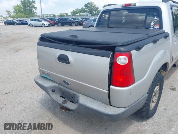 2005 Ford Explorer Sport Trac XLS z VIN 1FMZU77K15UB67801, wystawiony jako IAAI lot #42822163 z przebiegiem 179 102 mil mil oraz . Historia ofert i sprzedaży dostępna na DreamBid. Obrazek 6.