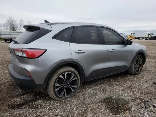 2022 Ford Escape SE z VIN 1FMCU0G64NUA88803, wystawiony jako Copart lot #46063645 z przebiegiem 45 615 mil mil oraz Szkoda całkowita • Salvage title. Historia ofert i sprzedaży dostępna na DreamBid. Obrazek 3.