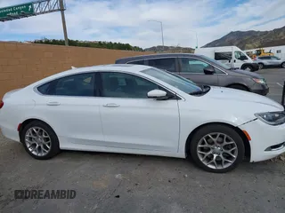 2015 Chrysler 200 C z VIN 1C3CCCEG8FN674005, wystawiony jako IAAI lot #41675854 z przebiegiem 110 066 mil mil oraz . Historia ofert i sprzedaży dostępna na DreamBid. Obrazek 13.