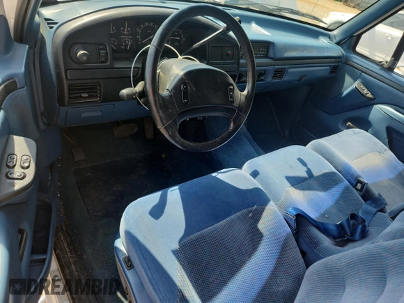 1997 Ford F-250 с VIN 1FTHX25F1VED01393, выставлен на аукционе Copart как лот 61215175 с пробегом 176 801 миль миль и Списание • Salvage title. История ставок и продаж доступна на DreamBid. Изображение 8.