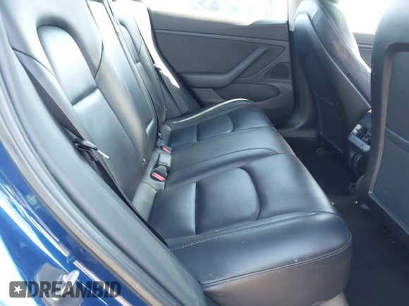 2018 Tesla Model 3 Long Range Battery z VIN 5YJ3E1EB5JF180030, wystawiony jako IAAI lot #41897617 z przebiegiem 89 557 mil mil oraz . Historia ofert i sprzedaży dostępna na DreamBid. Obrazek 8.