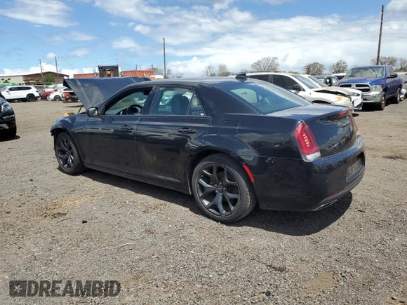 2022 Chrysler 300 S z VIN 2C3CCABG2NH111659, wystawiony jako Copart lot #50275975 z przebiegiem 34 926 mil mil oraz Szkoda całkowita • Salvage title. Historia ofert i sprzedaży dostępna na DreamBid. Obrazek 2.