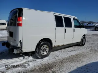 2014 GMC Savana Cargo Van with VIN 1GTW7FCA9E1911488, listed as a Copart auction lot 44233105 with 340,565 mi miles and Salvage Title. Bid and sale history available at carsss.com. Image 3.
