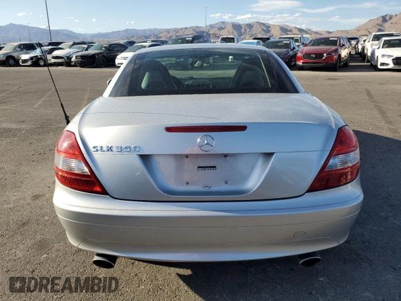 2005 Mercedes-Benz SLK 230/320 z VIN WDBWK56F45F023832, wystawiony jako Copart lot #49500305 z przebiegiem 72 348 mil mil oraz Szkoda całkowita • Salvage title. Historia ofert i sprzedaży dostępna na DreamBid. Obrazek 6.