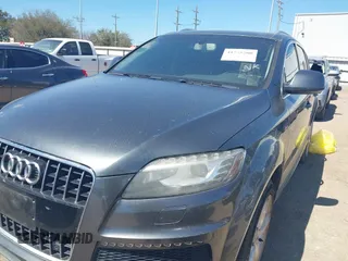 2014 Audi Q7 3.0T S line Prestige with VIN WA1DGAFE7ED011657, listed as a IAAI auction lot 41775200 with 149,395 mi miles. Bid and sale history available at carsss.com. Image 6.