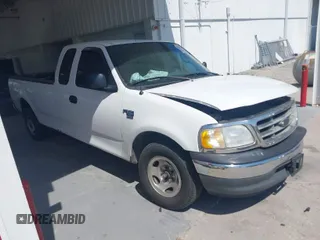 2001 Ford F-150 XL z VIN 1FTRX17W81NA52371, wystawiony jako IAAI lot #41786646 z przebiegiem 273 676 mil mil oraz . Historia ofert i sprzedaży dostępna na DreamBid. Obrazek 1.
