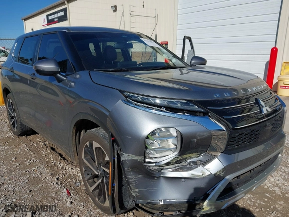 2023 Mitsubishi Outlander SE with VIN JA4J4UA8XPZ056578, listed as a IAAI auction lot 41735091 with 20,801 mi miles. Bid and sale history available at carsss.com. Image 6.