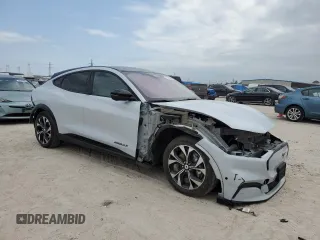 2022 Ford Mustang Mach-E Premium z VIN 3FMTK3R7XNMA02203, wystawiony jako Copart lot #53038625 z przebiegiem 38 778 mil mil oraz Szkoda całkowita • Salvage title. Historia ofert i sprzedaży dostępna na DreamBid. Obrazek 4.