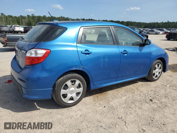 2010 Toyota Matrix z VIN 2T1KU4EE6AC350085, wystawiony jako Copart lot #55460815 z przebiegiem 121 426 mil mil oraz Szkoda całkowita • Salvage title. Historia ofert i sprzedaży dostępna na DreamBid. Obrazek 3.