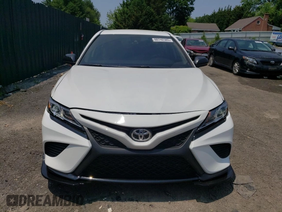 2020 Toyota Camry SE z VIN 4T1G11AKXLU390146, wystawiony jako Copart lot #60742385 z przebiegiem 52 798 mil mil oraz Czysty tytuł • Clean title. Historia ofert i sprzedaży dostępna na DreamBid. Obrazek 5.