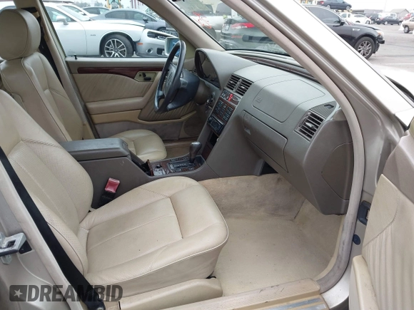 1995 Mercedes-Benz C with VIN WDBHA28E2SF191740, listed as a IAAI auction lot 41172625 with 331,540 mi miles. Bid and sale history available at carsss.com. Image 5.