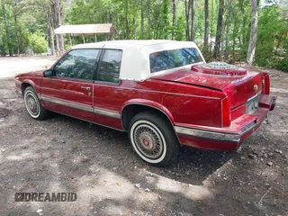 1990 Cadillac Eldorado z VIN 1G6EL1333LU608572, wystawiony jako IAAI lot #42191060 z przebiegiem 105 433 mil mil oraz . Historia ofert i sprzedaży dostępna na DreamBid. Obrazek 3.