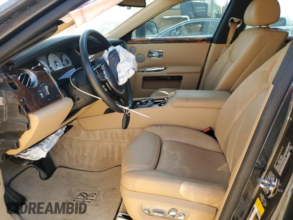 2015 Rolls-Royce Ghost z VIN SCA664S53FUX53197, wystawiony jako Copart lot #72152444 z przebiegiem 39 280 mil mil oraz Szkody całkowita. Historia ofert i sprzedaży dostępna na DreamBid. Obrazek 7.