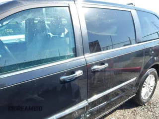 2013 Chrysler Town & Country Limited z VIN 2C4RC1GG0DR653897, wystawiony jako IAAI lot #41813906 z przebiegiem 172 332 mil mil oraz . Historia ofert i sprzedaży dostępna na DreamBid. Obrazek 14.