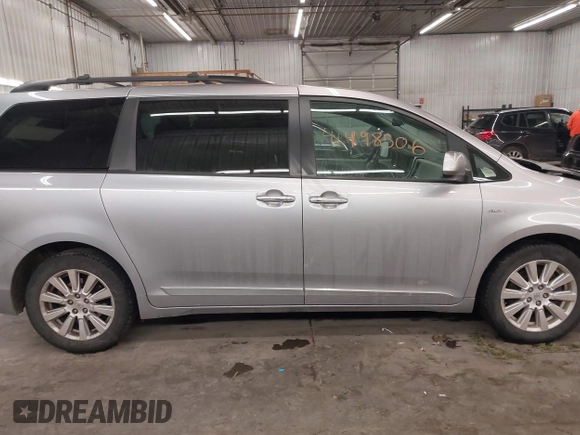 2017 Toyota Sienna XLE z VIN 5TDDZ3DC7HS151052, wystawiony jako IAAI lot #41498506 z przebiegiem 131 063 mil mil oraz . Historia ofert i sprzedaży dostępna na DreamBid. Obrazek 14.