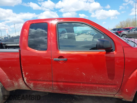 2013 Nissan Frontier SV z VIN 1N6AD0CW6DN726685, wystawiony jako IAAI lot #42224267 z przebiegiem 120 914 mil mil oraz . Historia ofert i sprzedaży dostępna na DreamBid. Obrazek 13.