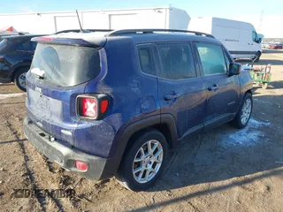 2020 Jeep Renegade Latitude with VIN ZACNJABB4LPL27228, listed as a IAAI auction lot 41271336 with 44,098 mi miles. Bid and sale history available at carsss.com. Image 4.