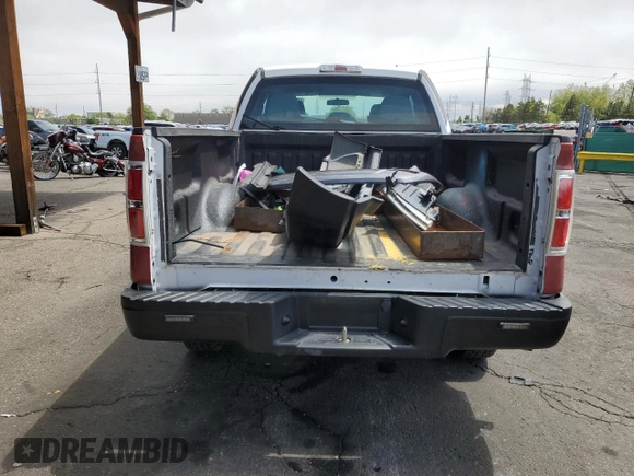 2014 Ford F-150 XL z VIN 1FTEX1EM6EKE25592, wystawiony jako Copart lot #55648365 z przebiegiem 105 736 mil mil oraz Szkoda całkowita • Salvage title. Historia ofert i sprzedaży dostępna na DreamBid. Obrazek 6.