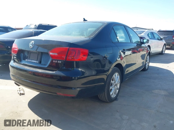2012 Volkswagen Jetta Sedan SE w/Convenience PZEV with VIN 3VWDP7AJ1CM339992, listed as a IAAI auction lot 41632040 with 95,461 mi miles. Bid and sale history available at carsss.com. Image 4.