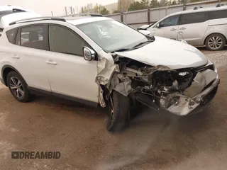2018 Toyota RAV4 XLE z VIN JTMWFREV2JJ730568, wystawiony jako IAAI lot #41814302 z przebiegiem 108 622 mil mil oraz . Historia ofert i sprzedaży dostępna na DreamBid. Obrazek 1.