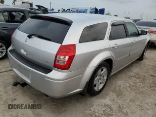 2005 Dodge Magnum SE z VIN 2D4FV48V25H550292, wystawiony jako Copart lot #73678344 z przebiegiem 174 798 mil mil oraz Nie do naprawy • Non repairable. Historia ofert i sprzedaży dostępna na DreamBid. Obrazek 3.