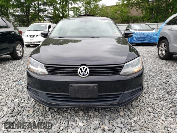 2012 Volkswagen Jetta SE z VIN 3VWDP7AJ6CM338790, wystawiony jako Copart lot #56294505 z przebiegiem 154 588 mil mil oraz Czysty tytuł • Clean title. Historia ofert i sprzedaży dostępna na DreamBid. Obrazek 5.