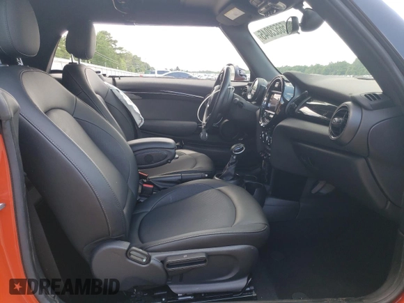 2019 MINI Convertible Cooper z VIN WMWWG5C56K3F79281, wystawiony jako Copart lot #56523045 z przebiegiem 15 078 mil mil oraz Szkoda całkowita • Salvage title. Historia ofert i sprzedaży dostępna na DreamBid. Obrazek 7.