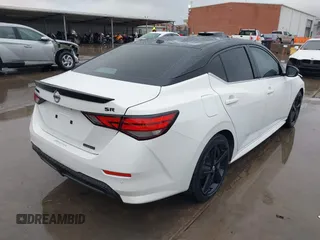2023 Nissan Sentra SR z VIN 3N1AB8DV4PY277885, wystawiony jako IAAI lot #41553949 z przebiegiem 21 433 mil mil oraz . Historia ofert i sprzedaży dostępna na DreamBid. Obrazek 4.