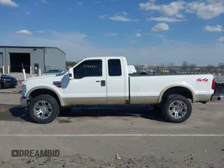 2008 Ford F-250 XL z VIN 1FTSX21RX8EB63847, wystawiony jako IAAI lot #41794531 z przebiegiem 263 884 mil mil oraz . Historia ofert i sprzedaży dostępna na DreamBid. Obrazek 14.