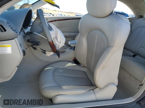 2005 Mercedes-Benz CLK 320 z VIN WDBTJ65J25F129259, wystawiony jako Copart lot #83461304 z przebiegiem Nie podano mil oraz Szkoda całkowita • Salvage title. Historia ofert i sprzedaży dostępna na DreamBid. Obrazek 7.