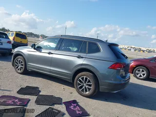 2021 Volkswagen Tiguan S with VIN 3VV1B7AX5MM081763, listed as a IAAI auction lot 41509452 with 24,945 mi miles. Bid and sale history available at carsss.com. Image 3.