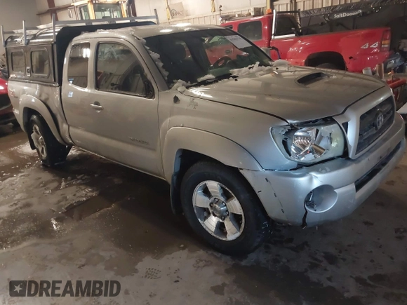 2006 Toyota Tacoma with VIN 5TEUU42N26Z318670, listed as a IAAI auction lot 41582774 with 214,539 mi miles. Bid and sale history available at carsss.com. Image 1.