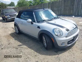 2012 MINI Convertible z VIN WMWZN3C51CT265186, wystawiony jako IAAI lot #42556739 z przebiegiem 118 747 mil mil oraz . Historia ofert i sprzedaży dostępna na DreamBid. Obrazek 1.