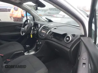 2016 Chevrolet Trax LS with VIN KL7CJKSBXGB647909, listed as a IAAI auction lot 41930642 with 112,063 mi miles. Bid and sale history available at carsss.com. Image 5.