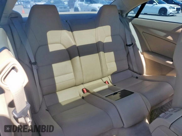 2013 Mercedes-Benz E 550 z VIN WDDKJ7DB2DF185221, wystawiony jako Copart lot #46953475 z przebiegiem 89 156 mil mil oraz Szkoda całkowita • Salvage title. Historia ofert i sprzedaży dostępna na DreamBid. Obrazek 10.