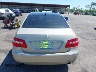 2010 Mercedes-Benz E 350 Luxury z VIN WDDHF5GB9AA048636, wystawiony jako IAAI lot #42151413 z przebiegiem 174 727 mil mil oraz . Historia ofert i sprzedaży dostępna na DreamBid. Obrazek 16.